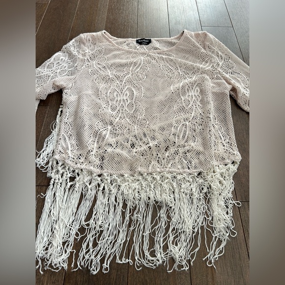 bebe White Crochet Fringe top size large - Picture 2 of 4